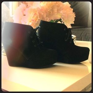 Shi Black Suede Booties